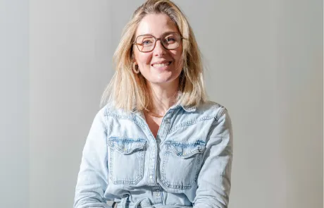 Host Elke Van Mello in Nattevingerwerk