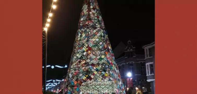 De warmste en grootste kerstboom staat in Herentals