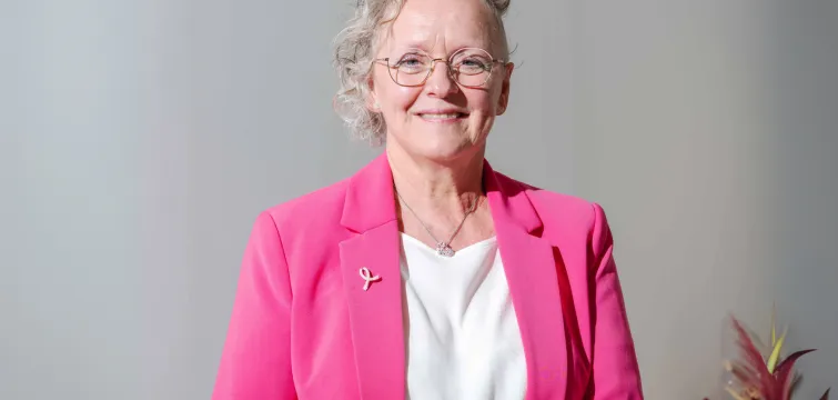 Femmavrijwilliger Sandra in Nattevingerwerk